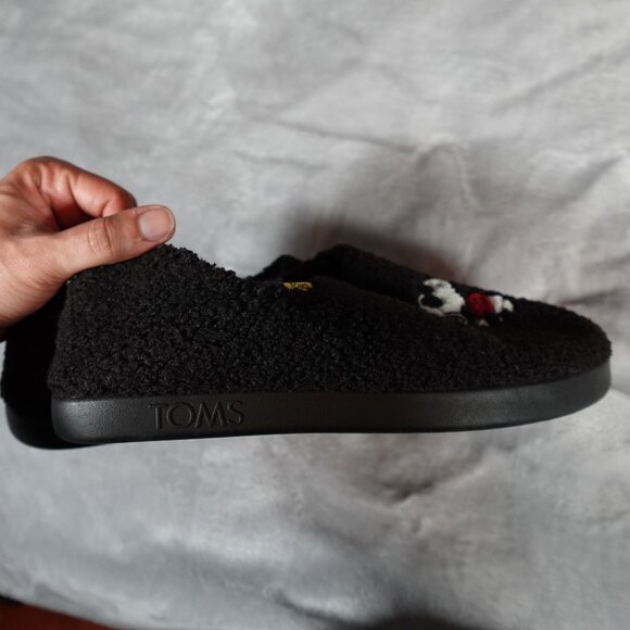Toms X Peanuts Snoopy Joe Cool Slippers Mens 10 Fleece Slip On Black - Picture 6 of 6